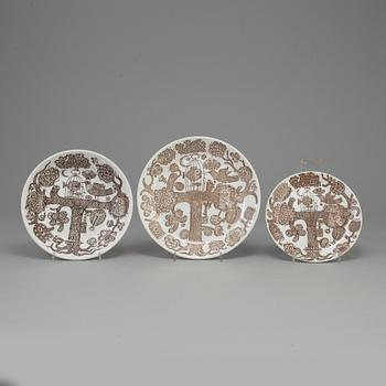 18 "Eros" dishes by Stig Lindberg for Gustavsberg.