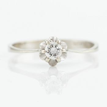 Ring, 18K vitguld med briljantslipad diamant.