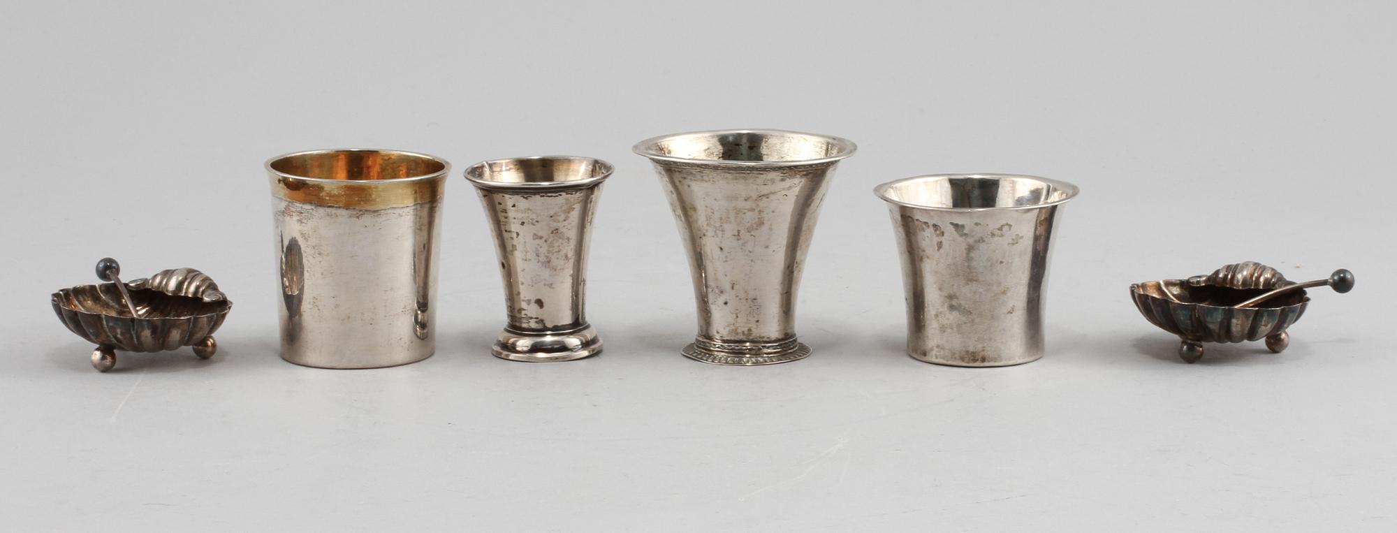 PARTI SILVER, 6 delar, bägare samt saltkar, engelska och svenska stämplar, sannolikt 1700-1900-tal.