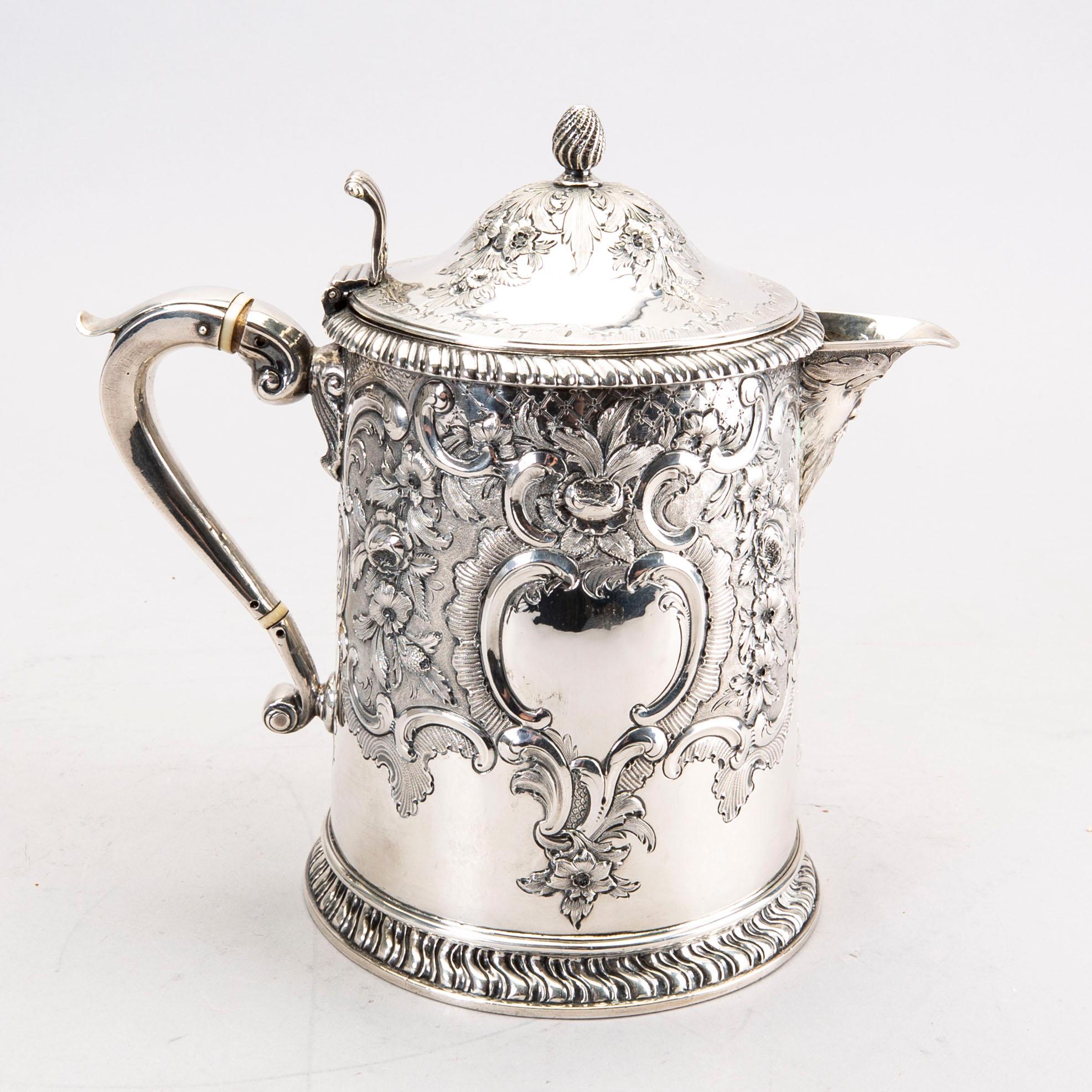 A Scottish silver jar, Edingburgh 1773, unidentified maker's mark.