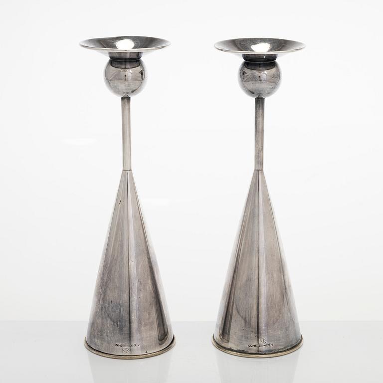 Kaj Blomqvist, kynttilänjalkapari, hopeaa, signeerattu KB. Kultakeskus Tavastehus 1966-67.