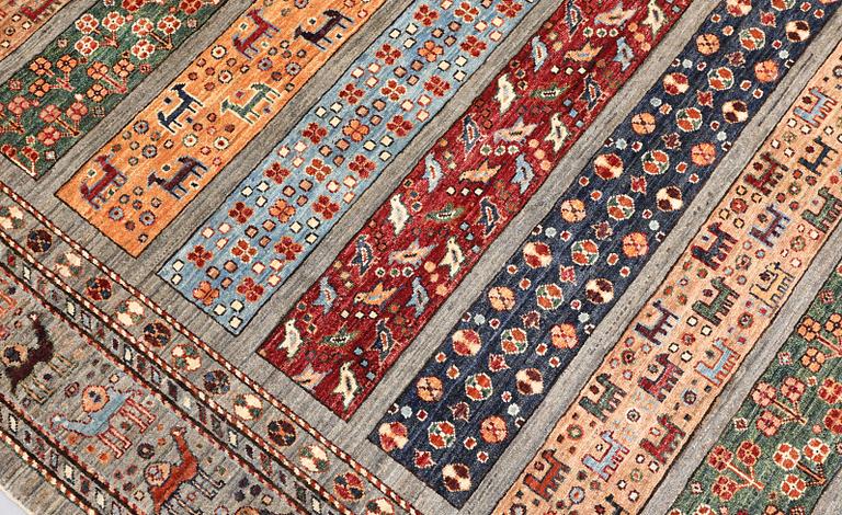 A carpet, Ziegler design, approx. 300 x 199 cm.