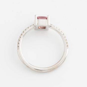 Ring, med rosa spinell och briljantslipade diamanter, Cecilia Kores, Mumbai Stockholm.