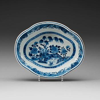594. A blue and white jardinière, 18th century.