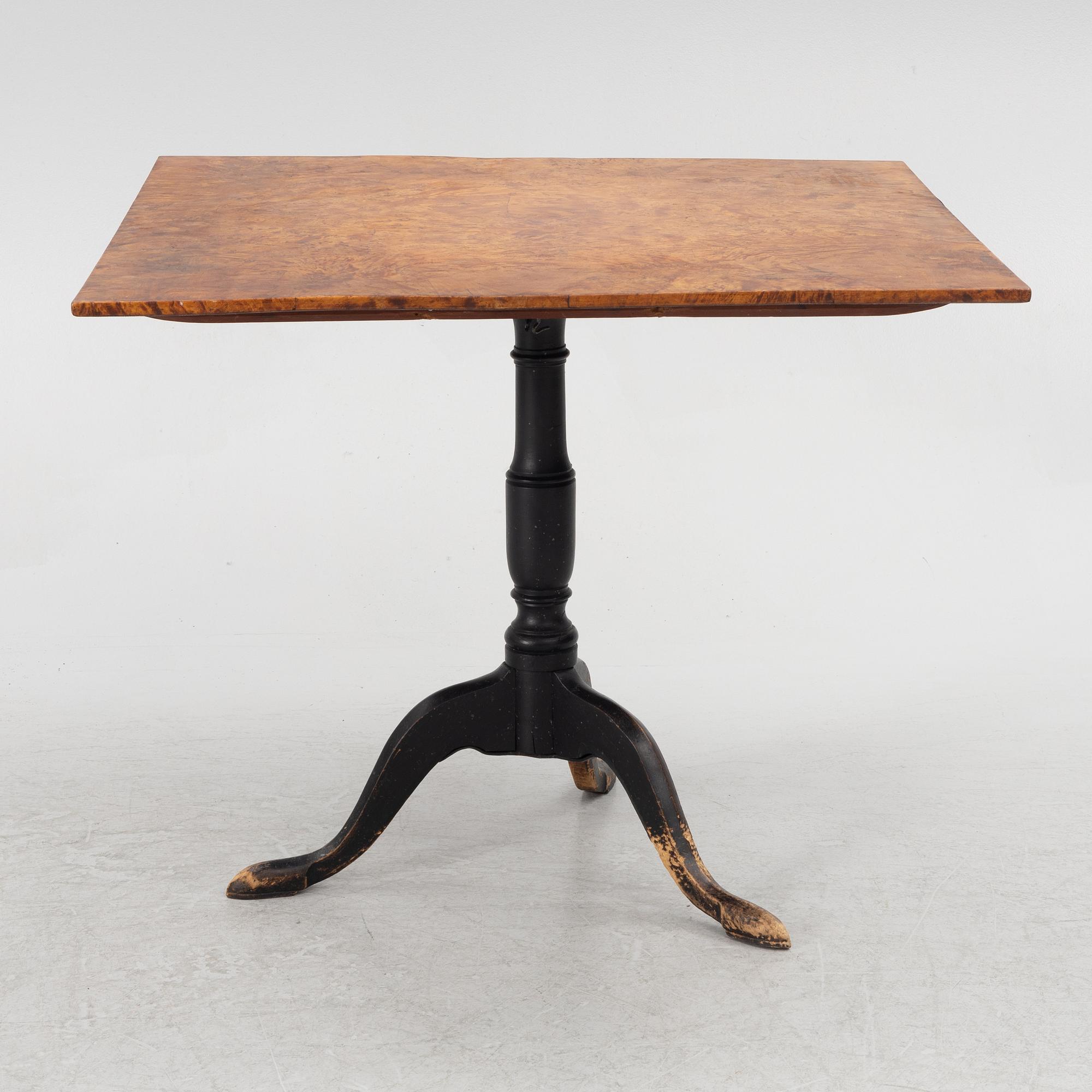 A folding table by Lars Erik Lindell (master in Köping, Sweden 1818-1843).