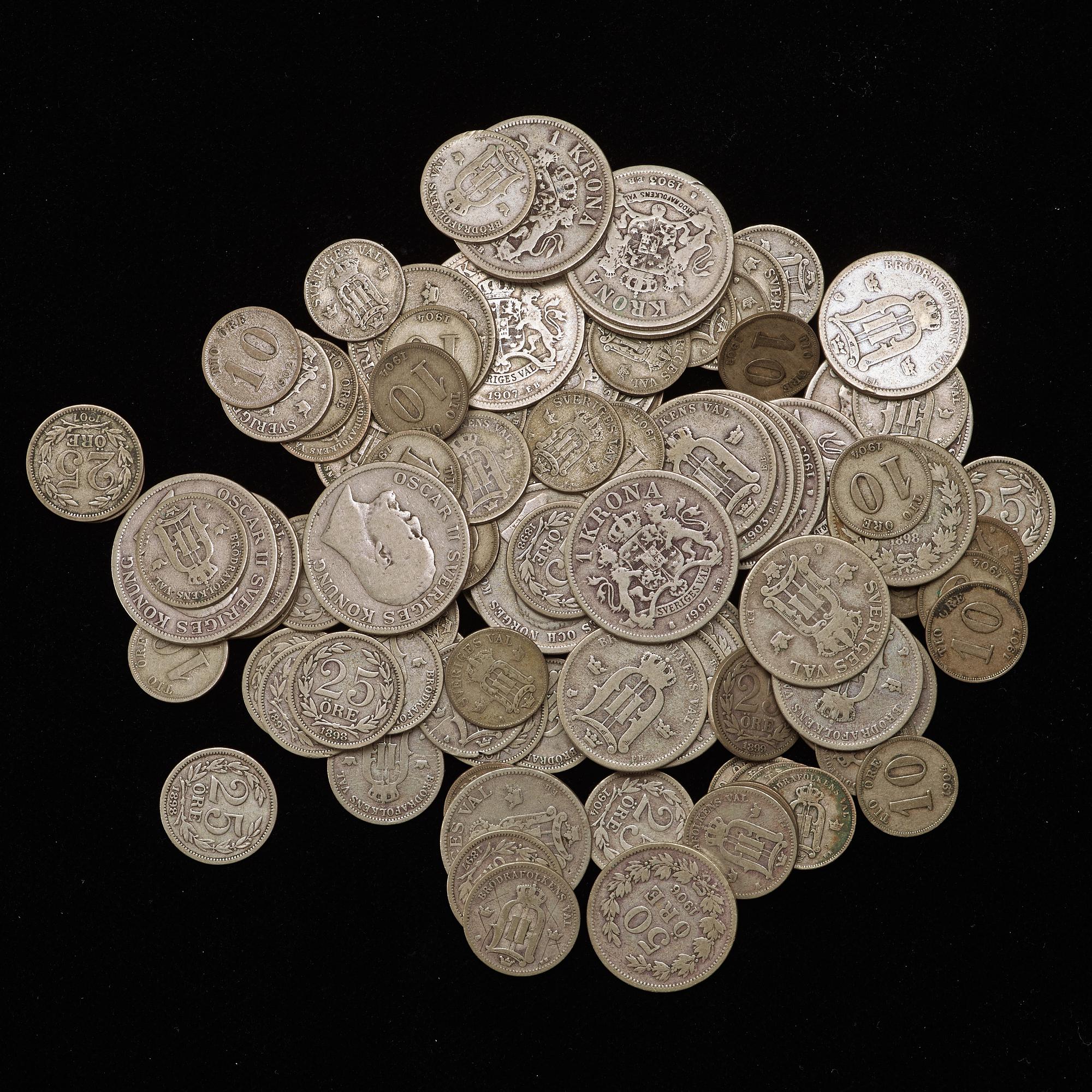 MEDALJER, 11 st. Samt diverse MYNT:.