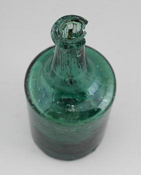 FLASKA, grönt glas, sannolikt 1700-tal.