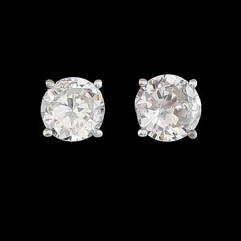 ÖRHÄNGEN, 1 par, 14K vitguld, briljantslipade diamanter tot ca 0.40 ct.