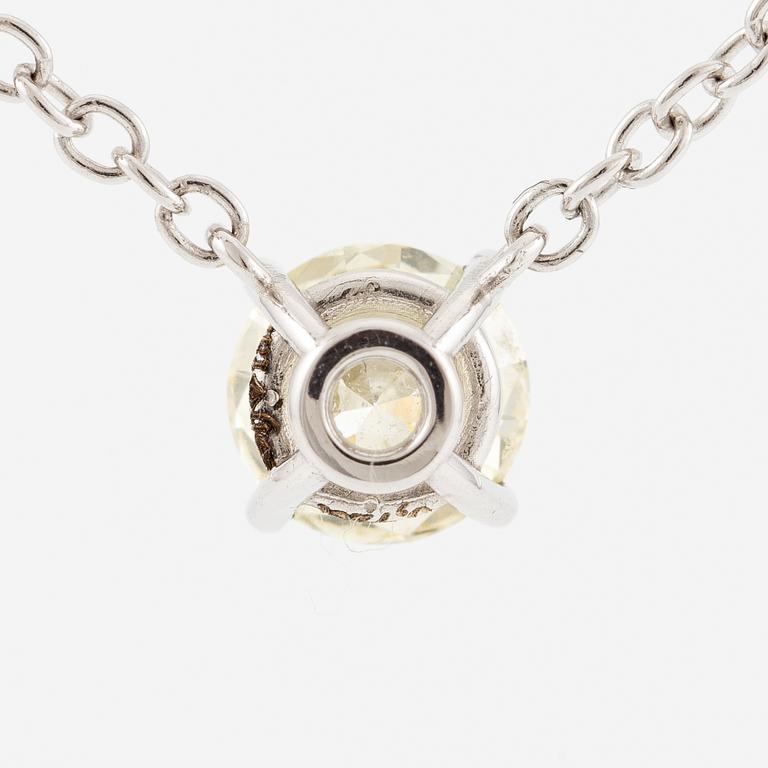 Collier 18K vitguld med briljantslipad diamant.