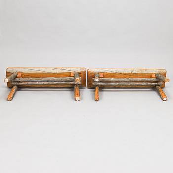 Bänkar, 2 st, utförda av Eero Turunen, Lieksa 1976.