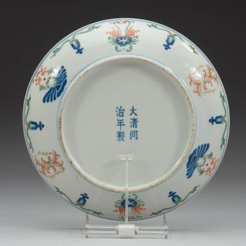 SKÅLFAT, porslin. Qing dynastin, med Tongzhis sex karaktärers märke och period (1862-74).