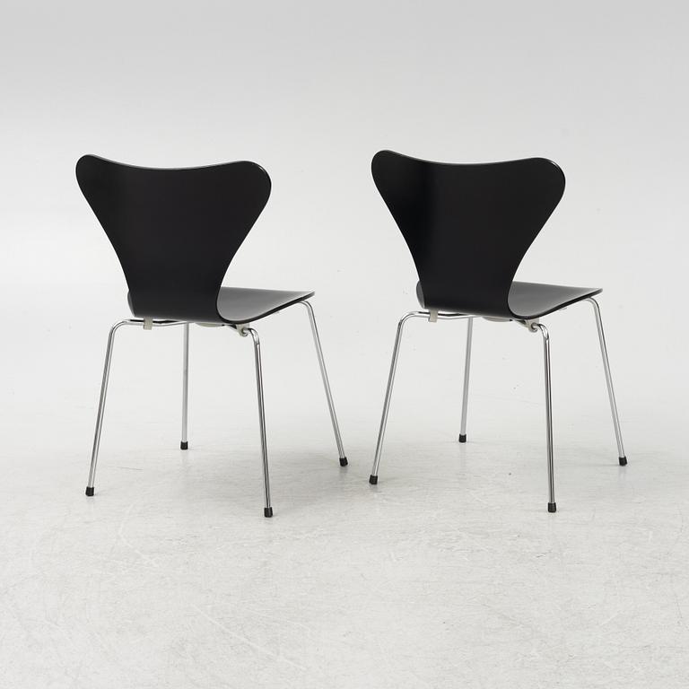 Arne Jacobsen, stolar åtta st. "Sjuan", Fritz Hansen, Danmark, daterade 2005.