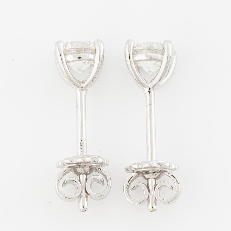 Earrings 18K white gold with brilliant-cut diamonds.