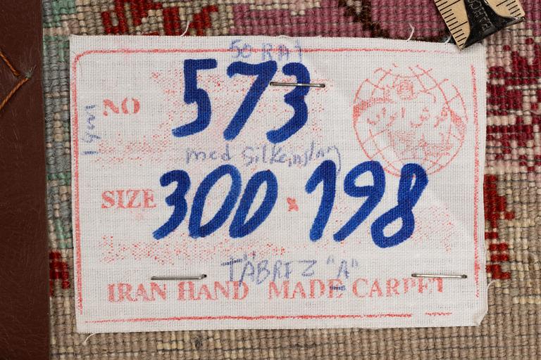 Rug, Tabriz, approx. 290 x 190 cm.
