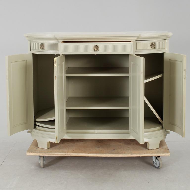 SKÄNK, gustaviansk stil, 1900-talets andra hälft.