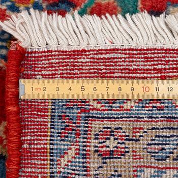 A Viss carpet, approx. 304 x 228 cm.