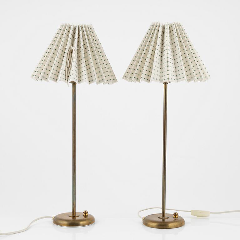 Harald Notini, bordslampor, ett par, modell " 15288", Arvid Böhlmarks Lampfabrik, 1900-talets mitt.