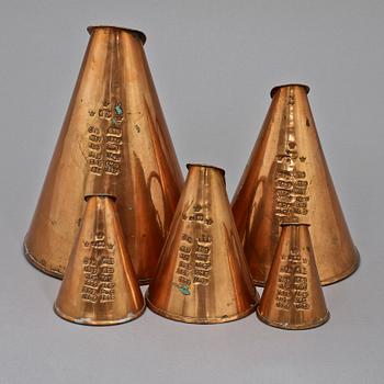 BRÄNNVINSMÅTT, 5 delar, koppar, 1800-tal.