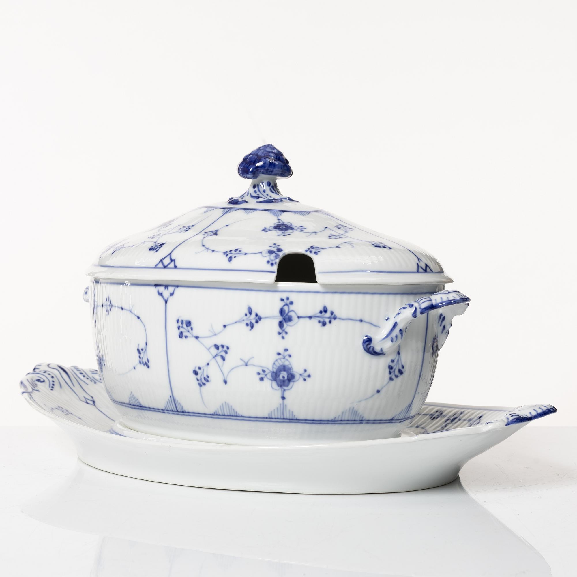 Royal Copenhagen, terrin med lock och fat, "Musselmalet", Danmark, 1889-1922.