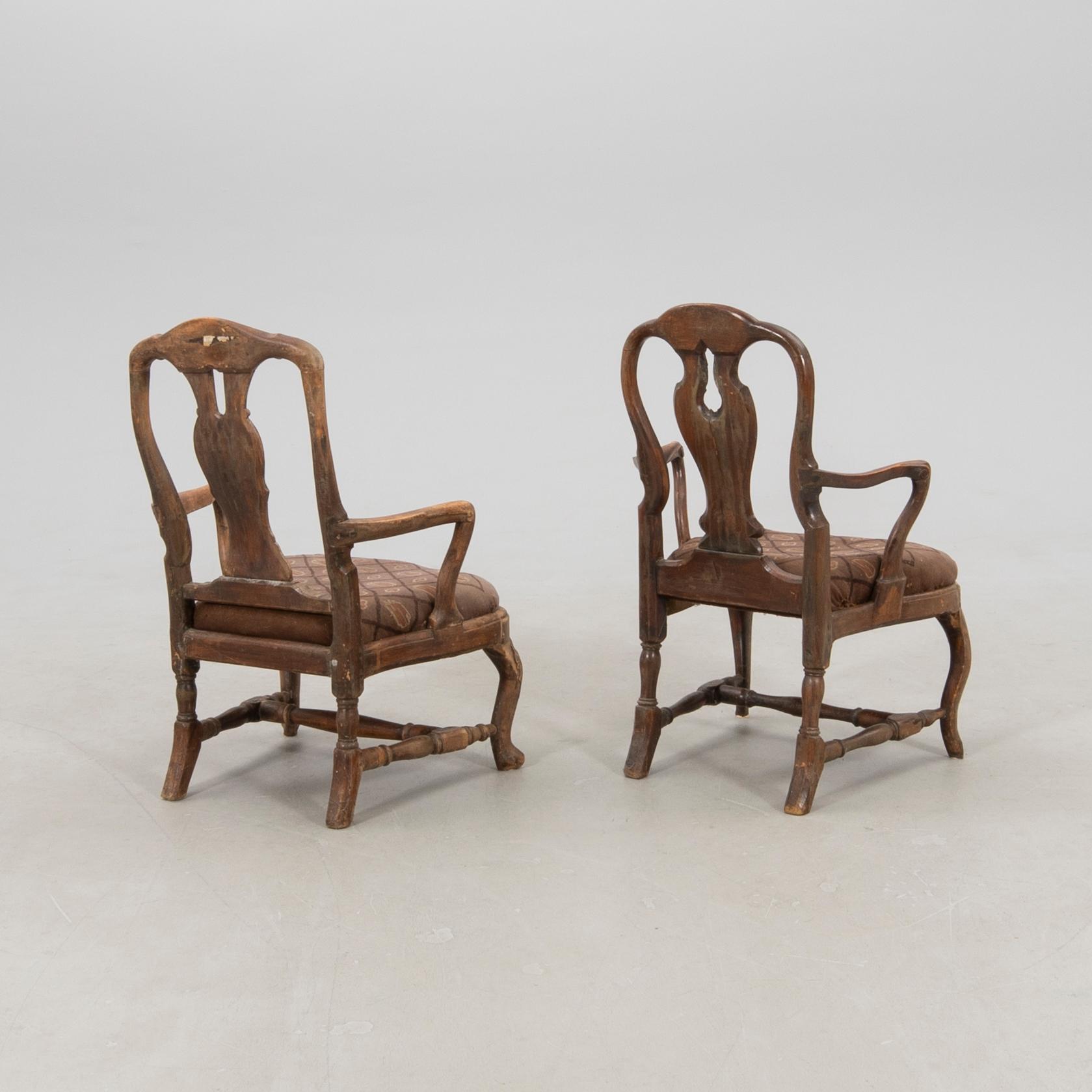 Karmstolar två st , rokoko  1700-talets mitt.