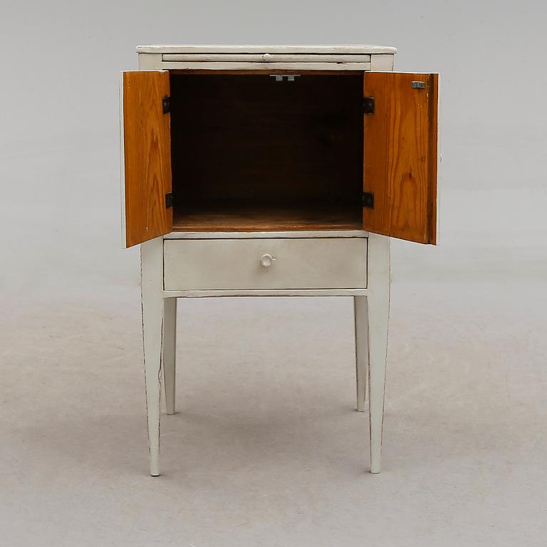 SÄNGBORD, 1800-talets första hälft.