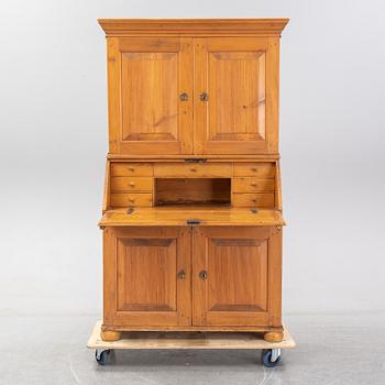 A pine cabinet, circa 1800.