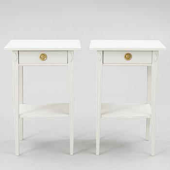 Sängbord, ett par, gustaviansk stil, samtida tillverkning.