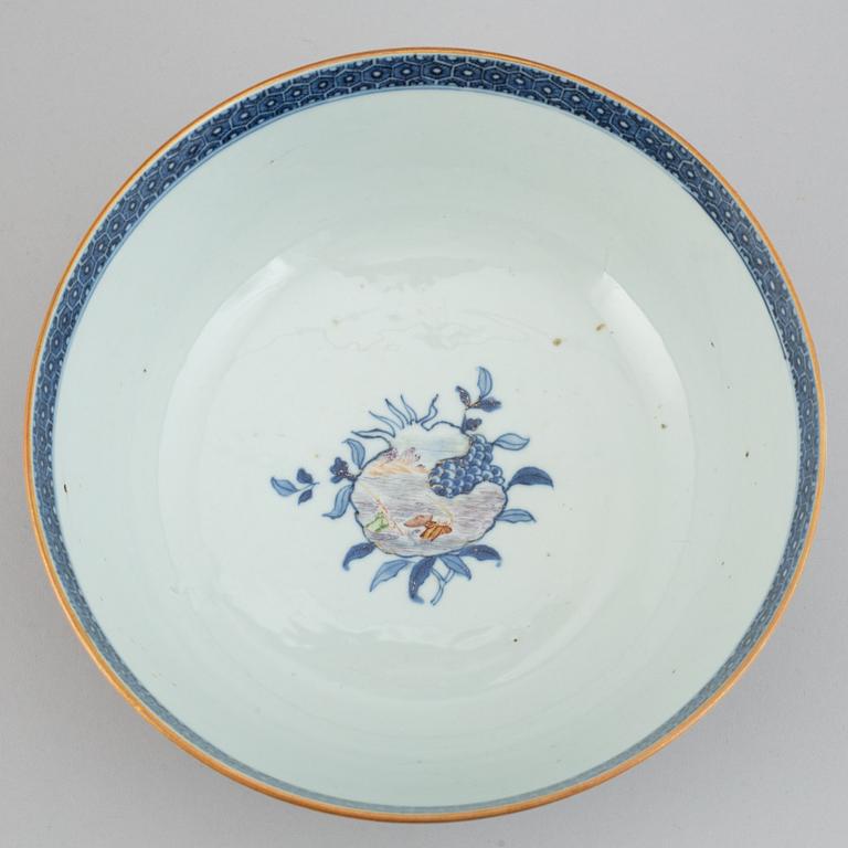 Bålskål, kompaniporslin. Qingdynastin, Qianlong (1736-95).