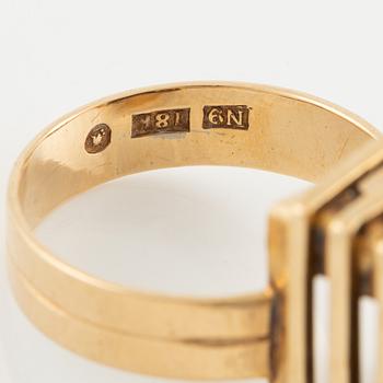 Ring, 18K gold with green stone.