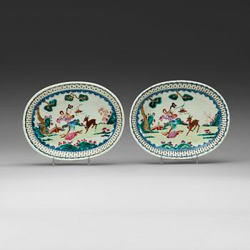 A pair of oval famille rose dishes with figural motifs, Qing dynasty, circa 1800.