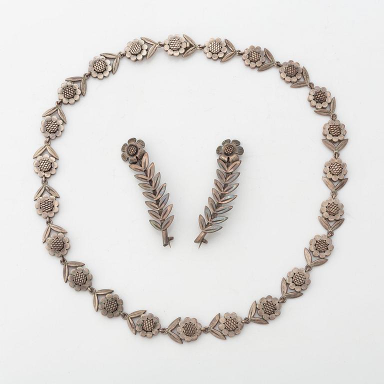 A Borgila necklace and two brooches in silver.