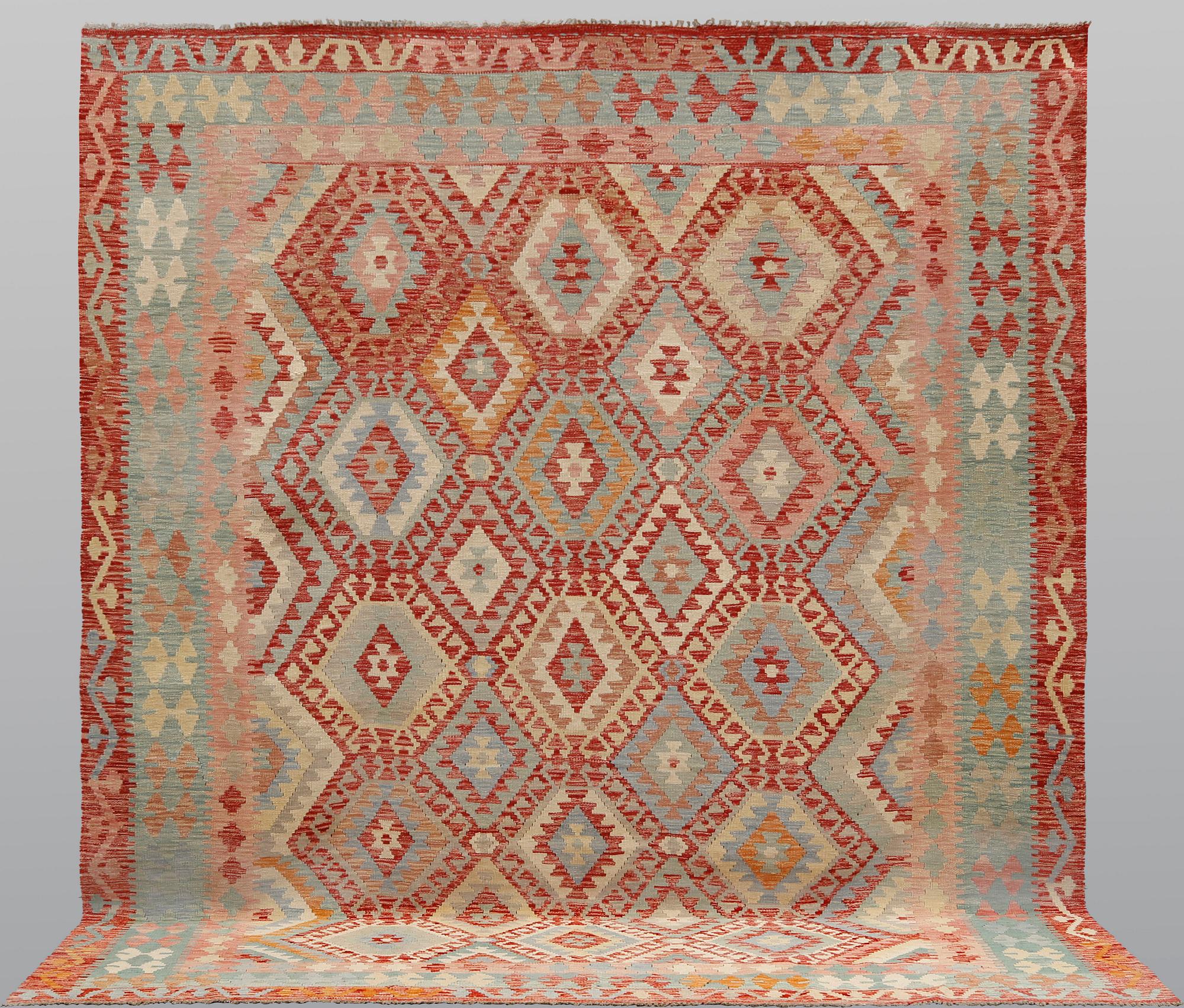 A Kilim carpet, approx. 338 x 265 cm.