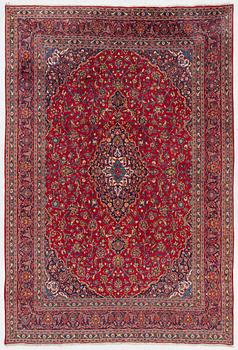 A Kashan carpet, c. 420 x 282 cm.