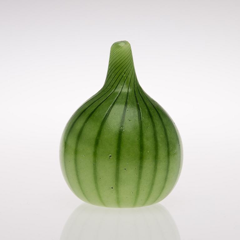 A glass sculpture by Oiva Toikka. Onion. Signed Oiva Toikka, Nuutajärvi Notsjö, 237/1000. Designed in 1991.