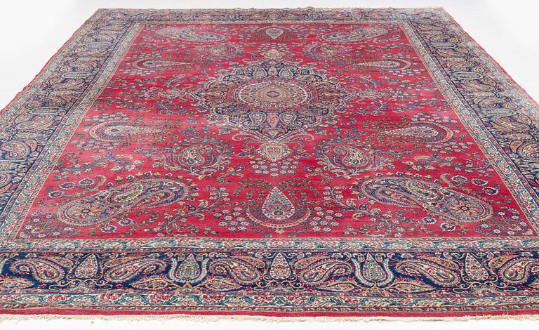 A semi-antique Kerman carpet, South Persia, ca 464 x 298 cm.