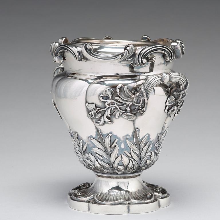 An English 19th century silver wine cooler, mark of William Ker Reid, London 1836.