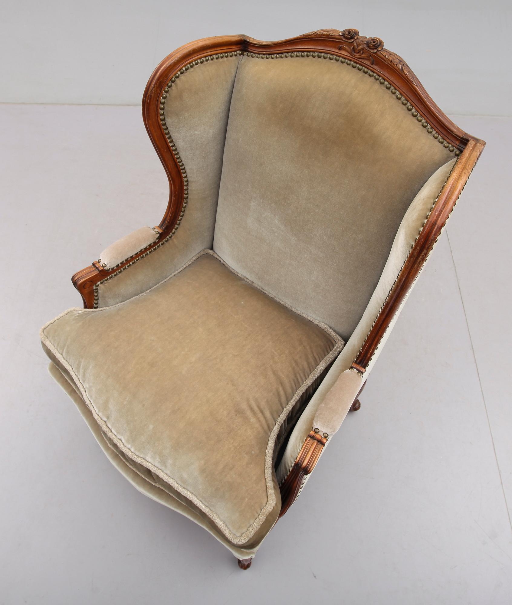 BERGERE, valnöt, rokokostil, 1900-talets andra hälft.