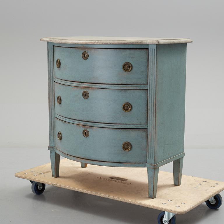 BYRÅ, gustaviansk stil, tidigt 1900-tal.