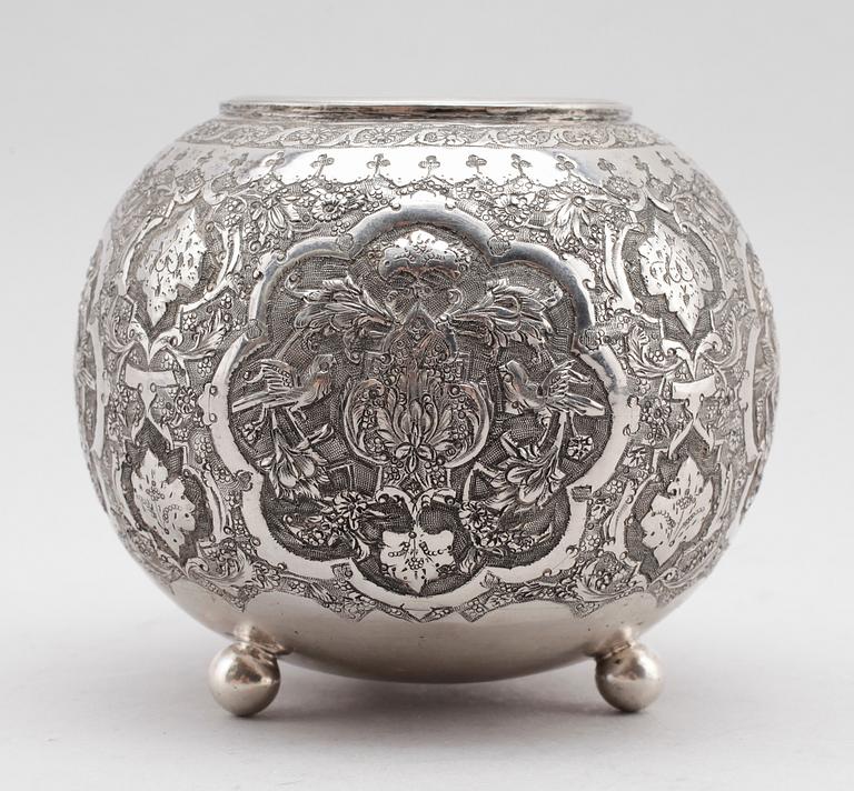 SKÅL, silver, orientalisk, 1900-tal. Vikt ca 203 gram.