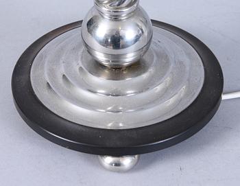 KANDELABRAR, ett par samt BORDSLAMPA, vitmetall, delvis Danmark, 1900-tal.