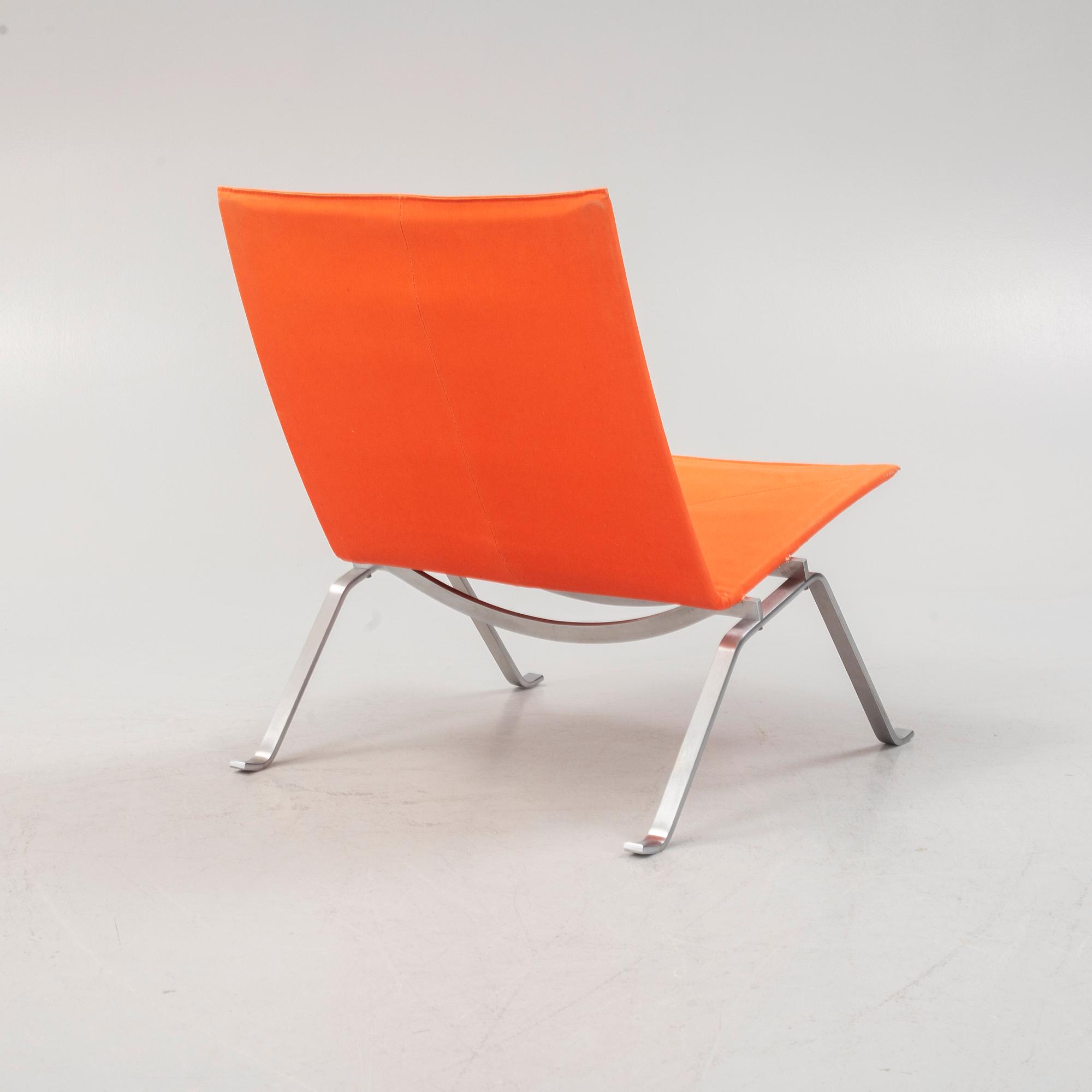 Poul Kjaerholm, fåtöljer "PK-22", Fritz Hansen, Danmark, daterade 1988.