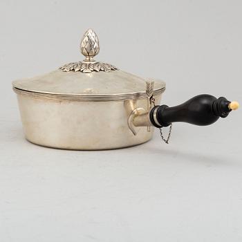 A Bernt Erlandsson parcel-gilt silver saucepan with cover, Kritianstad, 1909.