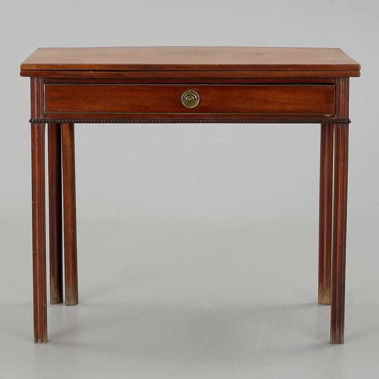 SPELBORD, gustavianskt, omkring år 1800.