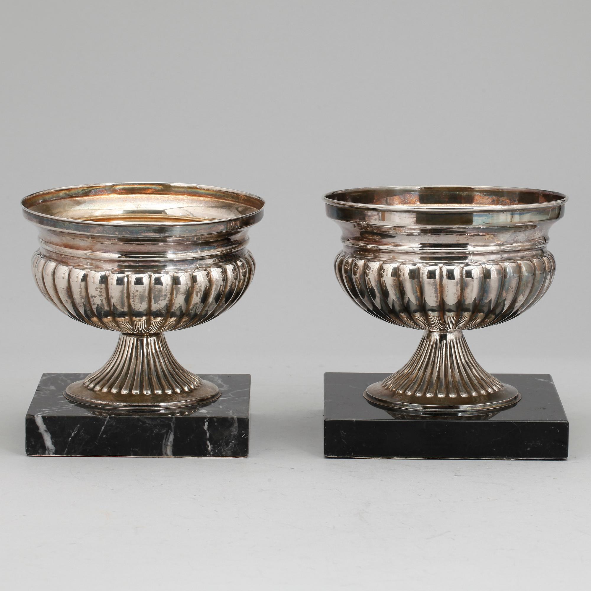 SKÅLAR, ett par snarlika, silver, Spanien, 1900-tal.