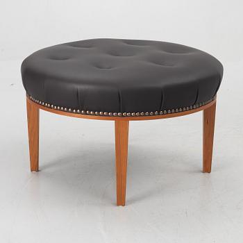 Josef Frank, a model B 647 ottoman, Firma Svenskt Tenn.