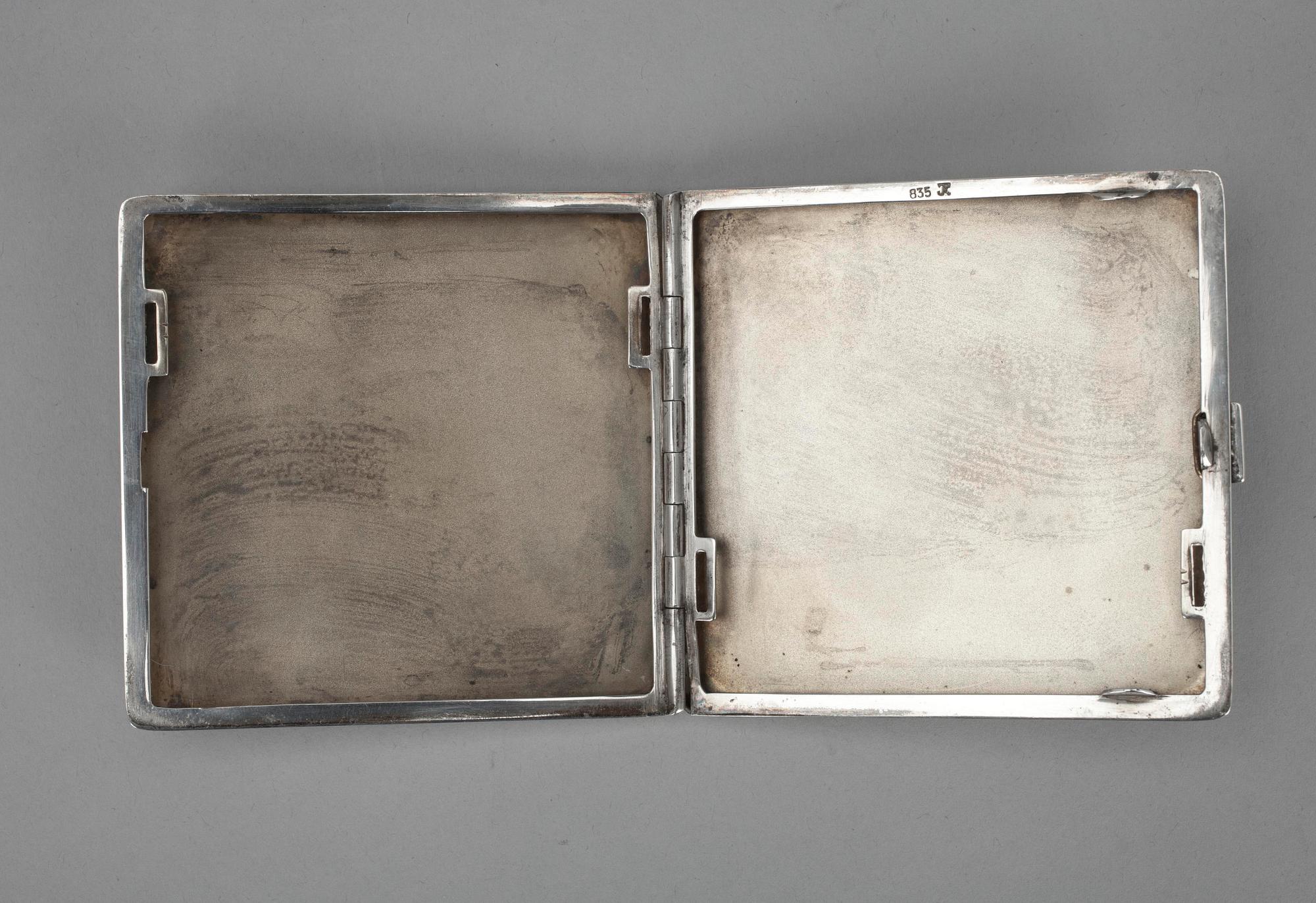 CIGARILLETUI, sterling silver, Birmingham, England 1939 samt ETUI, silver. Tot. vikt 163 g.