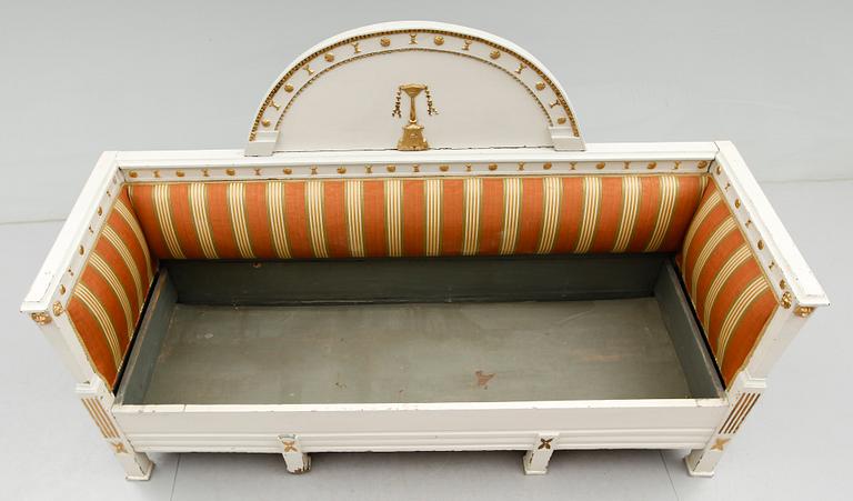 SOFFA, gustavianskt provinsarbete, omkring år 1800.