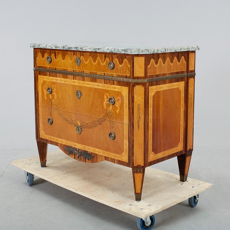 BYRÅ, gustaviansk stil, 1900-talets andra hälft.