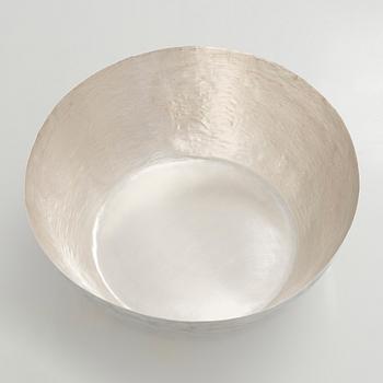 Tapio Wirkkala, malja, hopeaa, malli 243, Kultakeskus Hämeenlinna 2007.