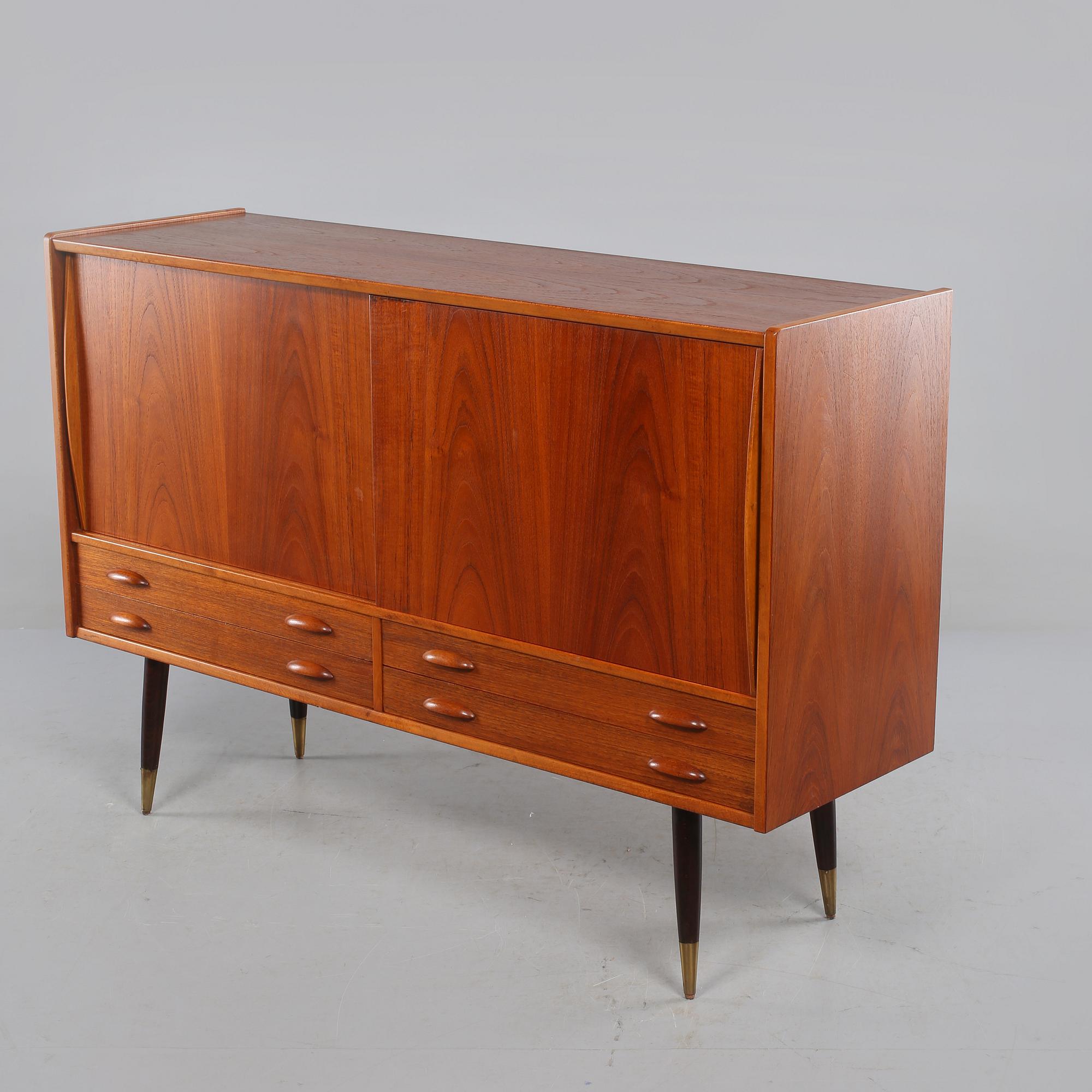 SIDEBOARD, 1900-talets tredje kvartal.
